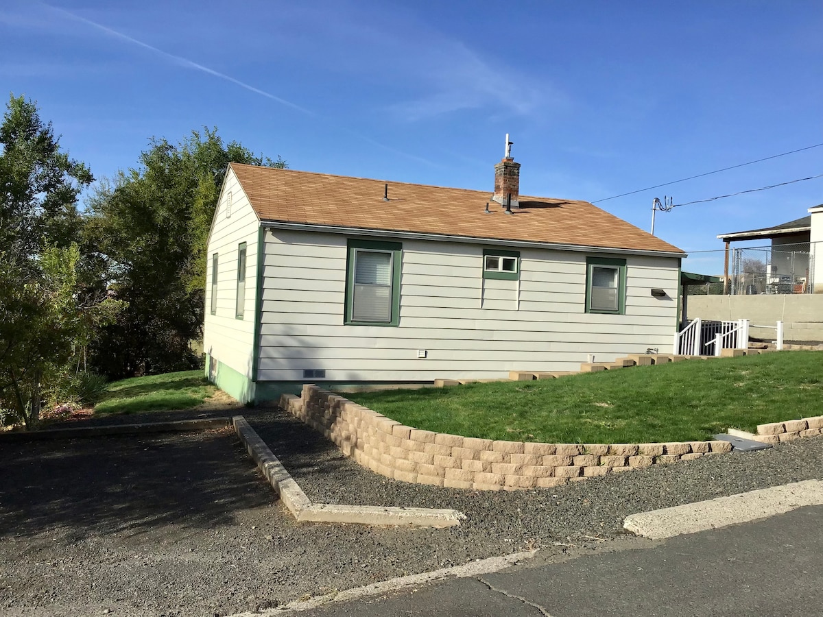 Lil 'COTTAGE on NORTH HILL