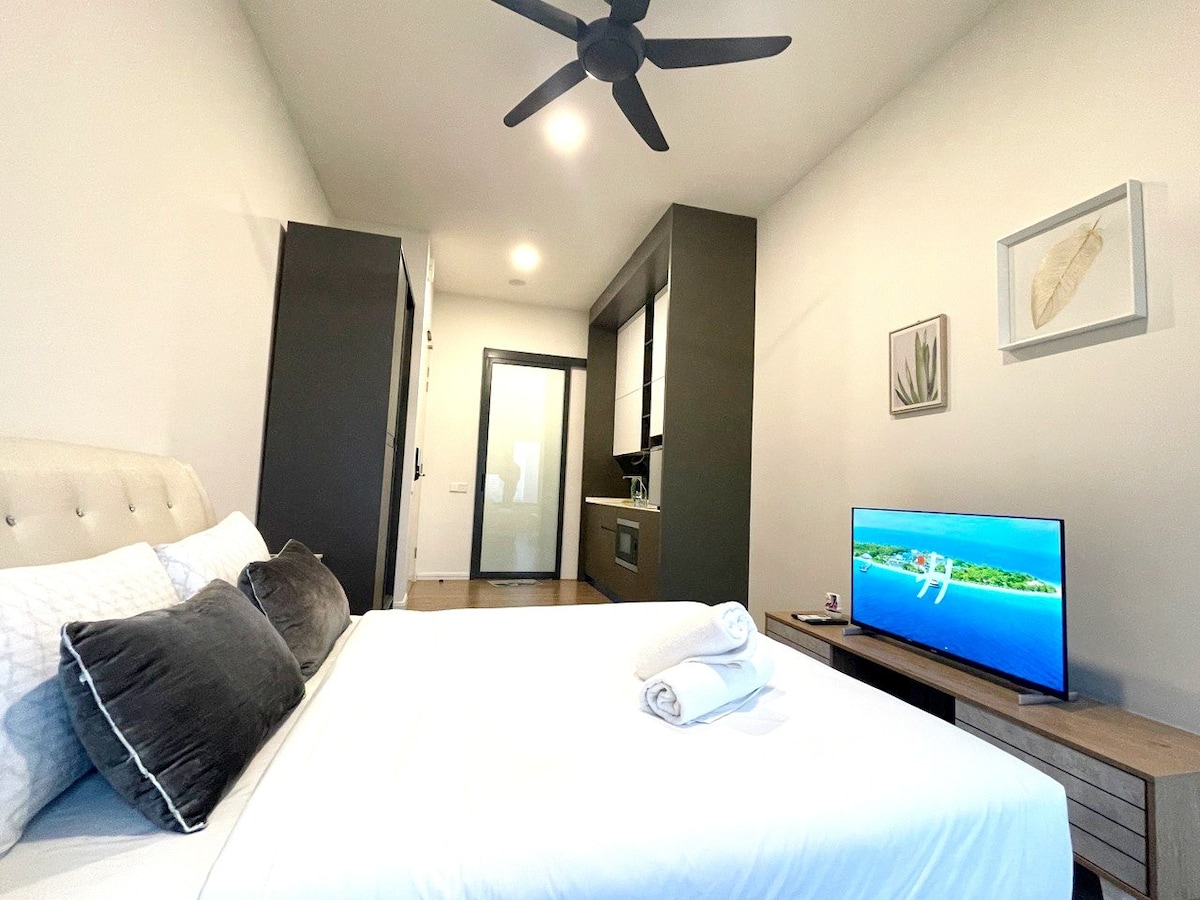 标准双人床单间公寓，配备KLCC景观KL塔、Netflix