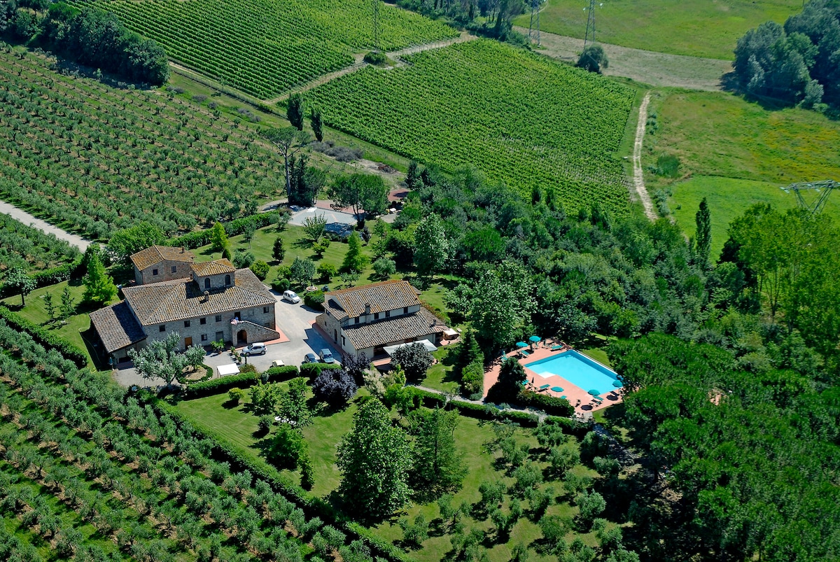 Rural Tuscany | Farmhouse with pool and restaurant