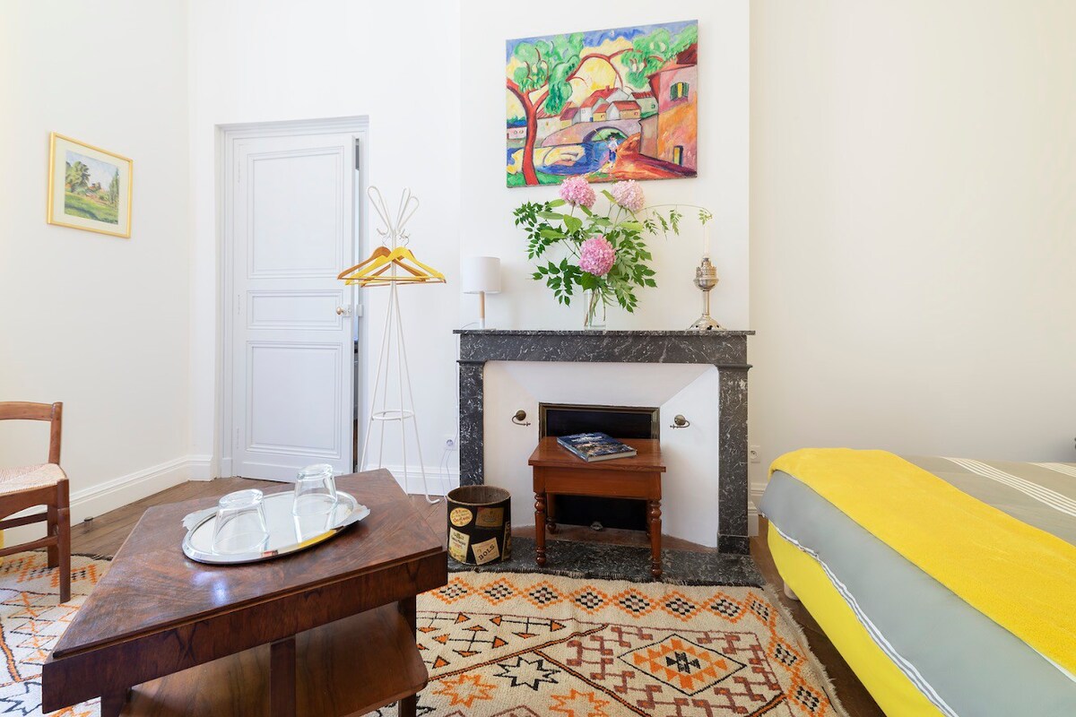 En-suite bedroom near the famous vineyard(Yellow)