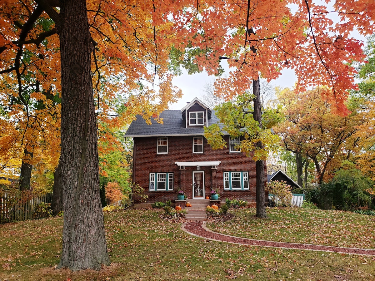 Century Oaks Farmhouse/宽敞/距离Lambeau 5英里