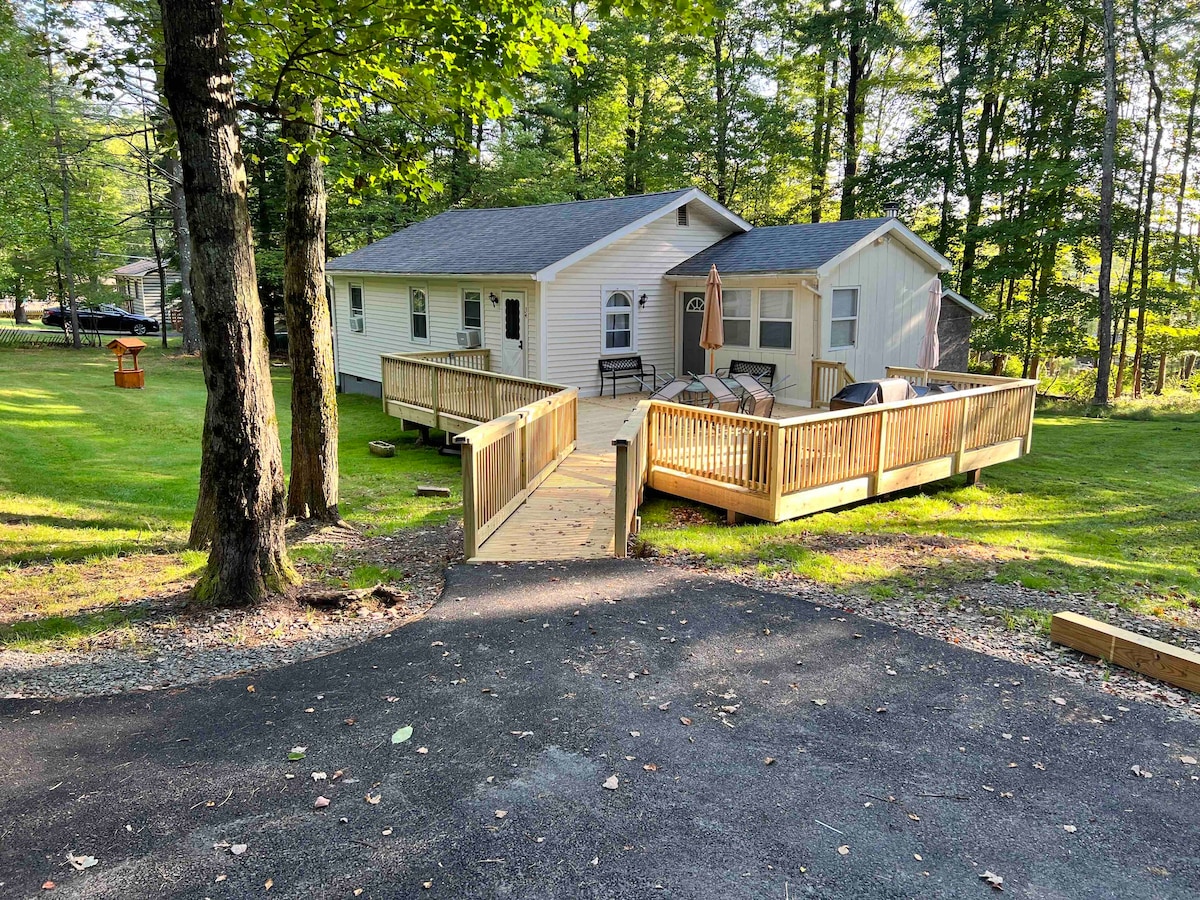 Peaceful Country Sanctuary w/ Huge Deck