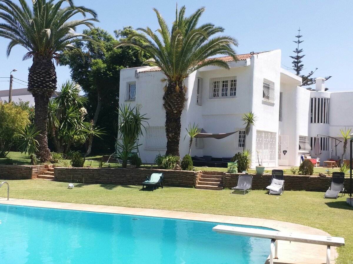 拉巴特别墅（ Villa Rabat ）设有私人泳池和非常大的花园。