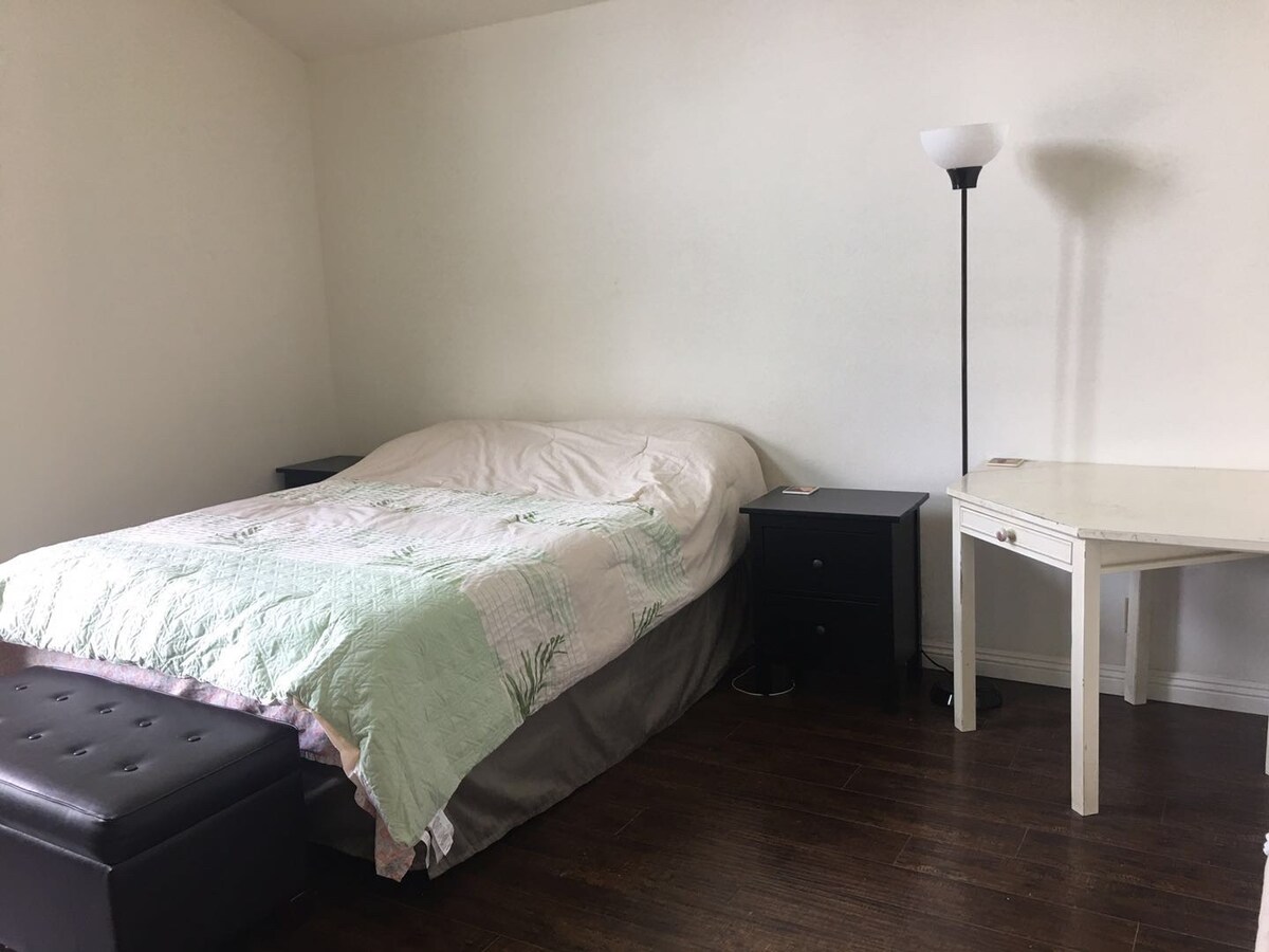 Master bedroom in Irvine 尔湾高尚成熟社区拎包入住！