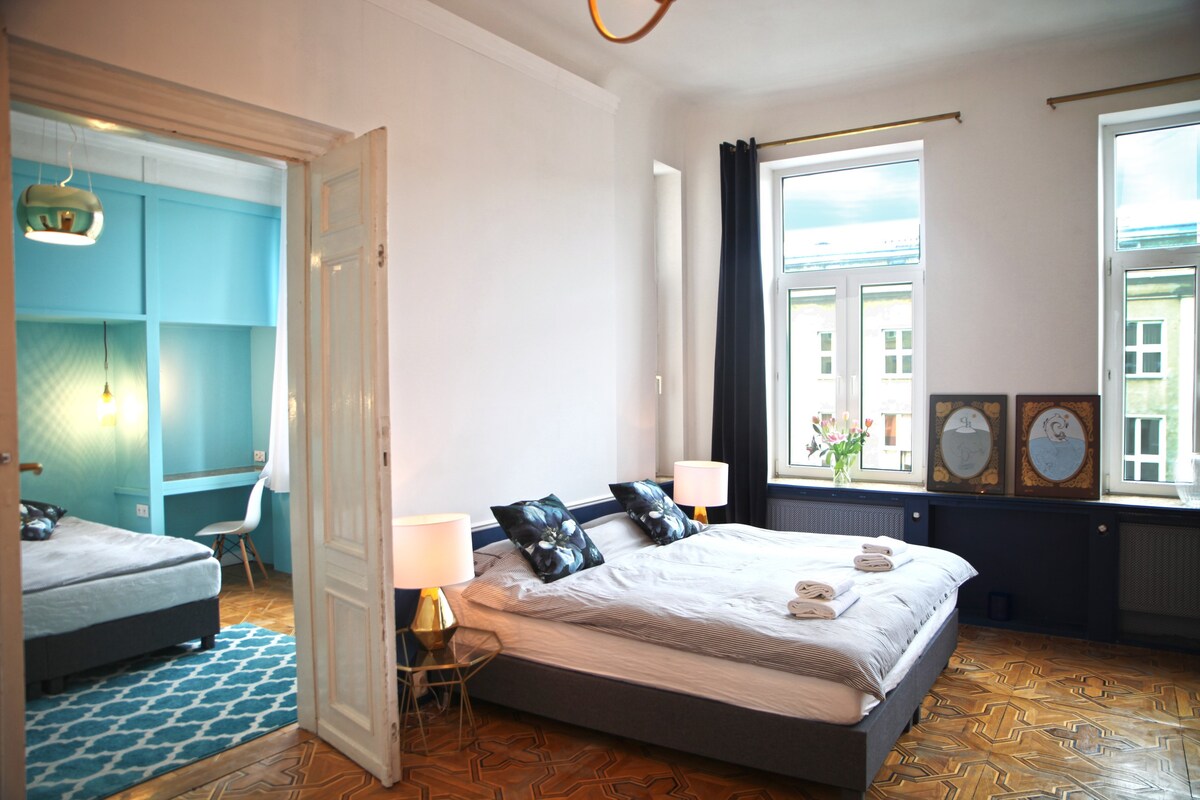 130平方米的公寓，提供4间卧室， 4间卫生间，华沙中心