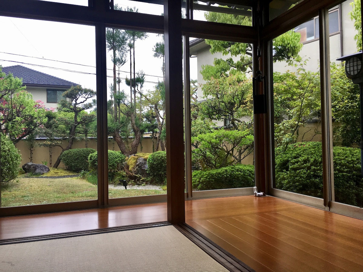 明梅家(8名)   龙安寺 金阁寺 仁和寺 岚电宇多野 樱花隧道　　