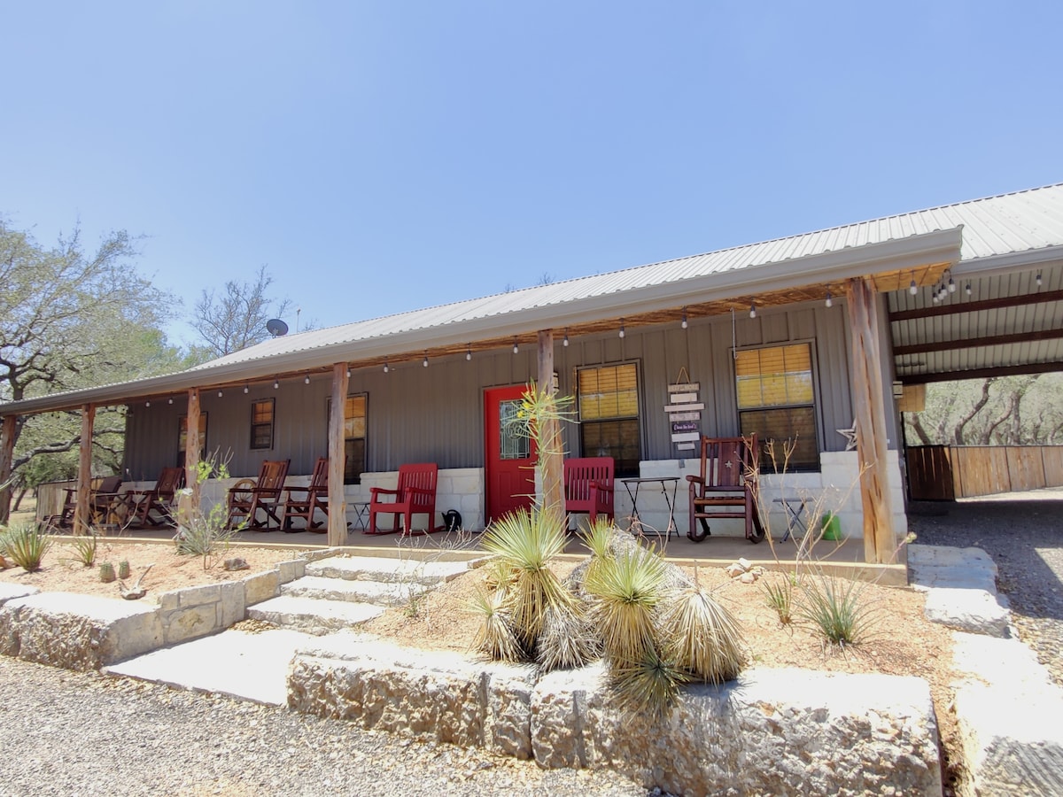 Ranch Escape w/ Firepit+ 5 Min to Wineries