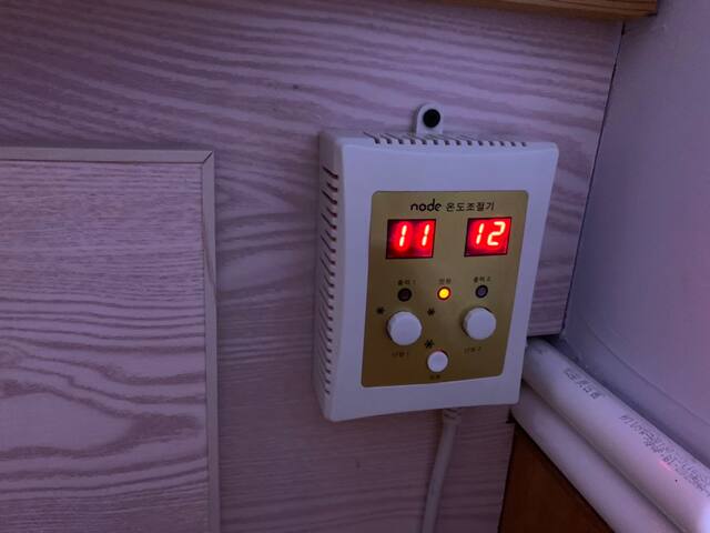 韩国电炕的温控开关,左右两侧可以自由调节温度