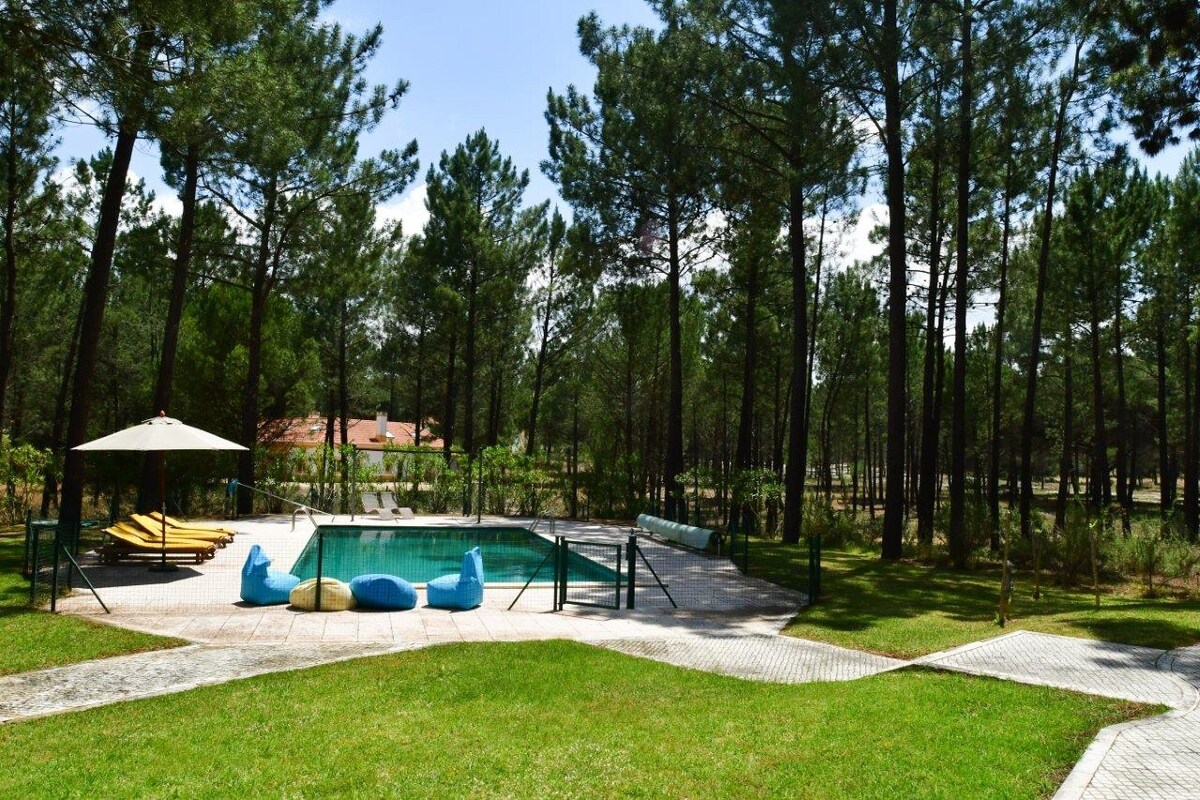 别墅设有私人泳池和花园