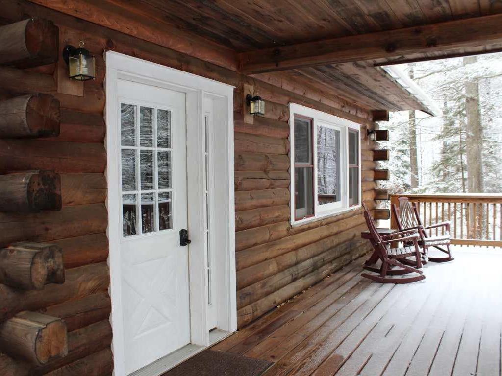 Honeymoon Cabin with Jacuzzi Tub