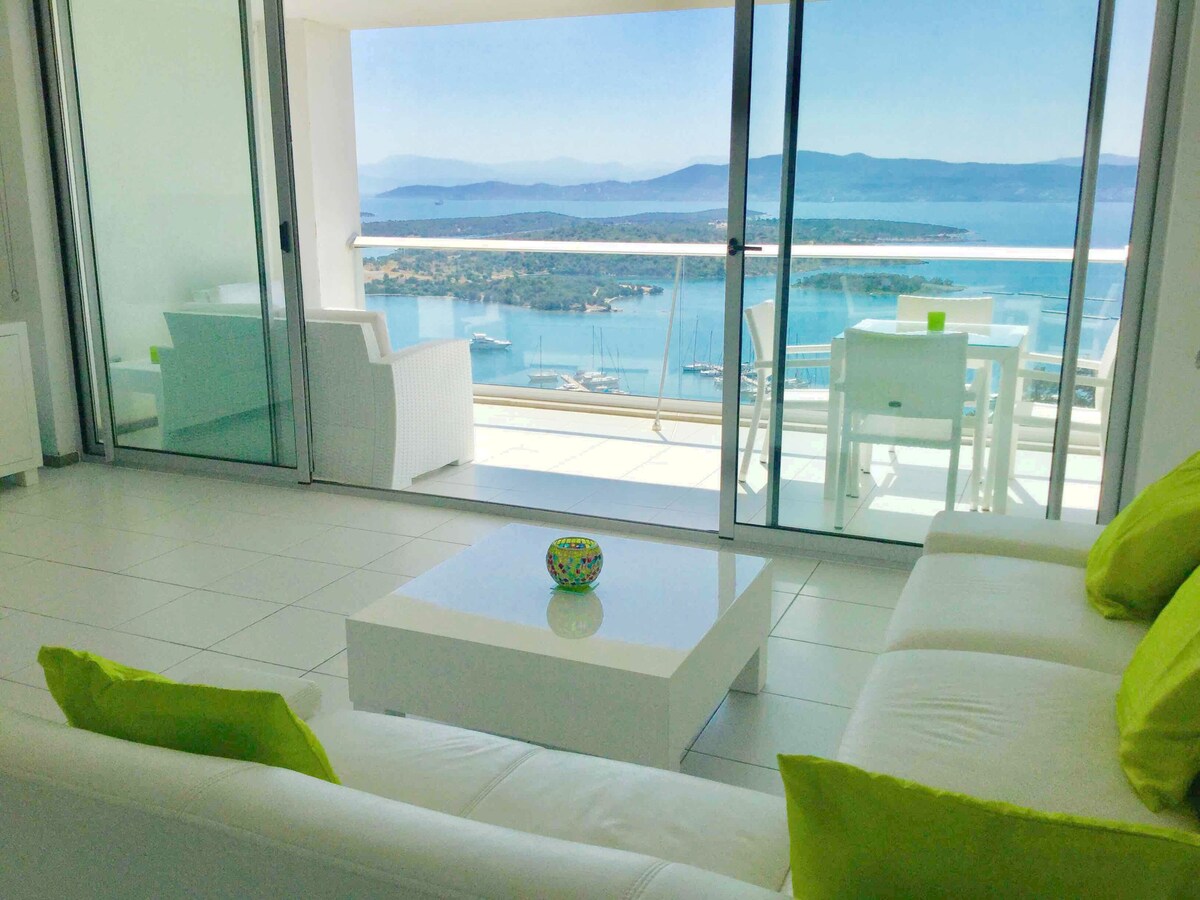 Luxury duplex with stunning views!