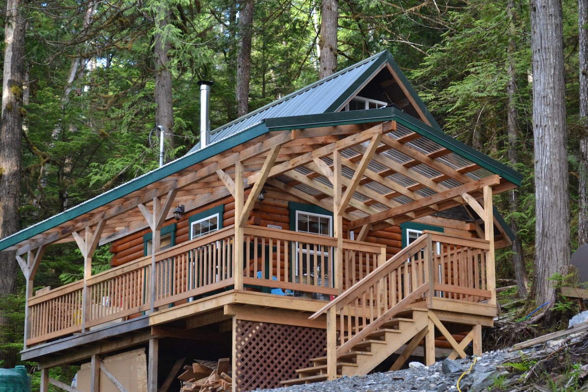 Johnny's Cabin in Whale Pass