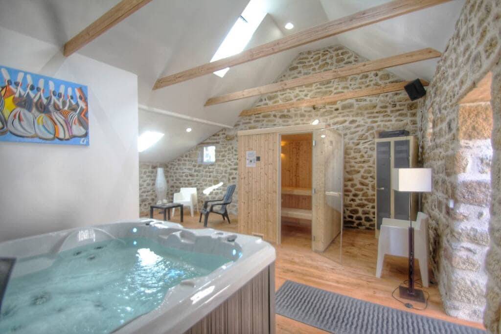 DOUARNENEZ pour 4 personnes avec jacuzzi et sauna