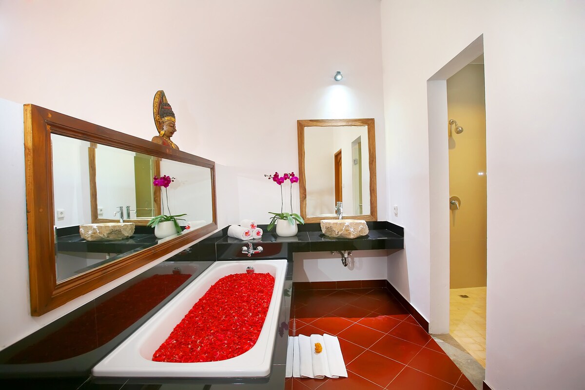 Cokelat GuestHouse 3卧室，带泳池和景观