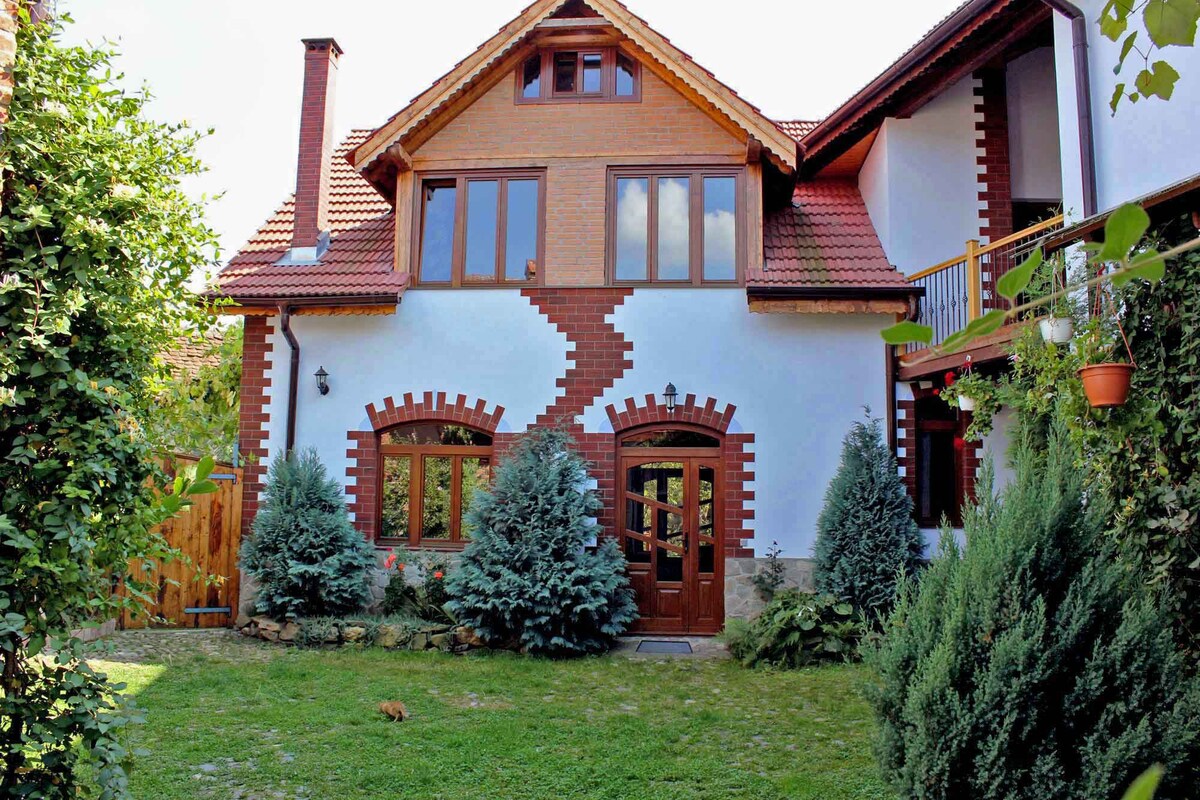 • CASA CRINA • in a quaint Carpathian village