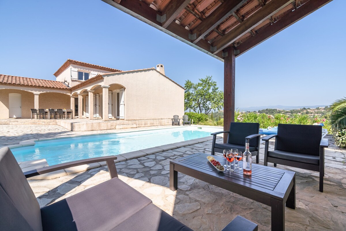 Luxurious villa in Oupia with private pool