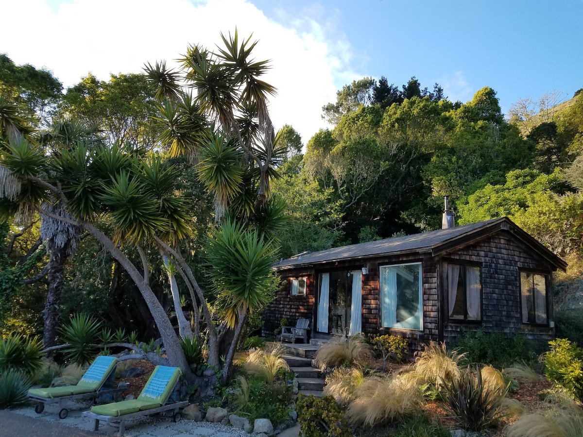 Romantic Creekside Cottage