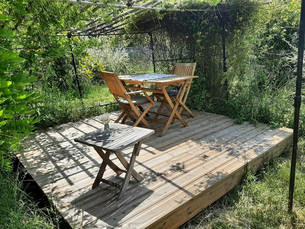 Petite maison avec beau jardin