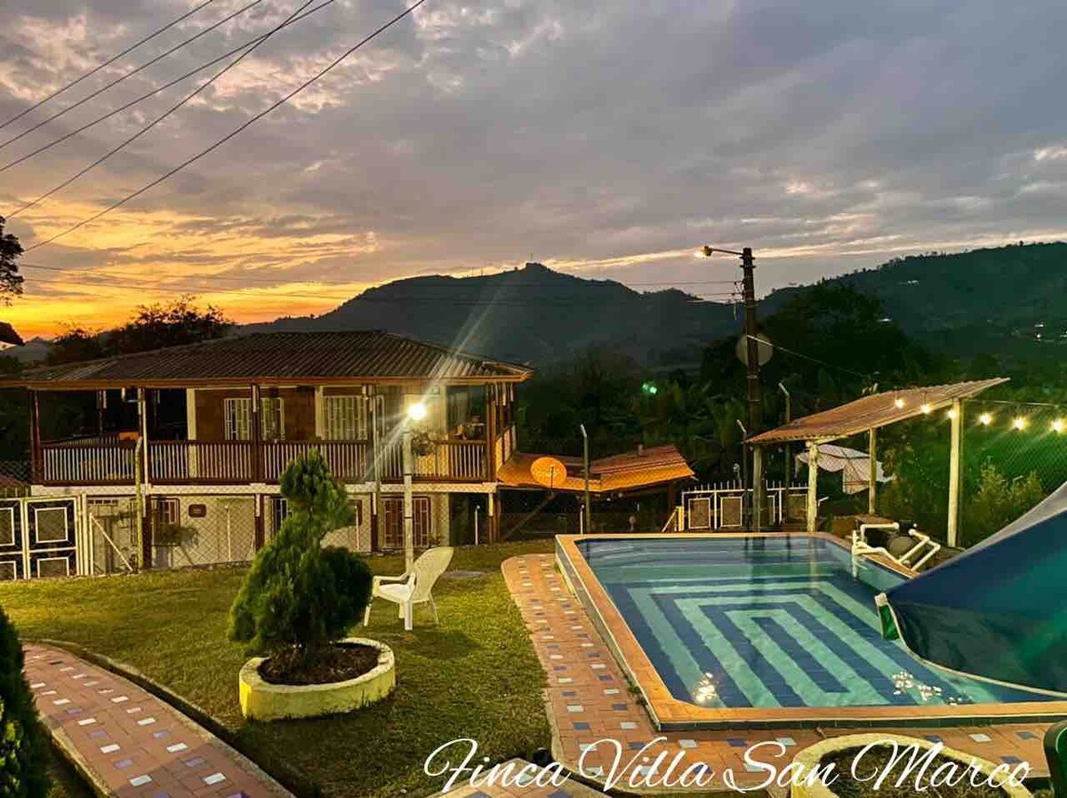 Finca en Pereira - Piscina - Zona BBQ