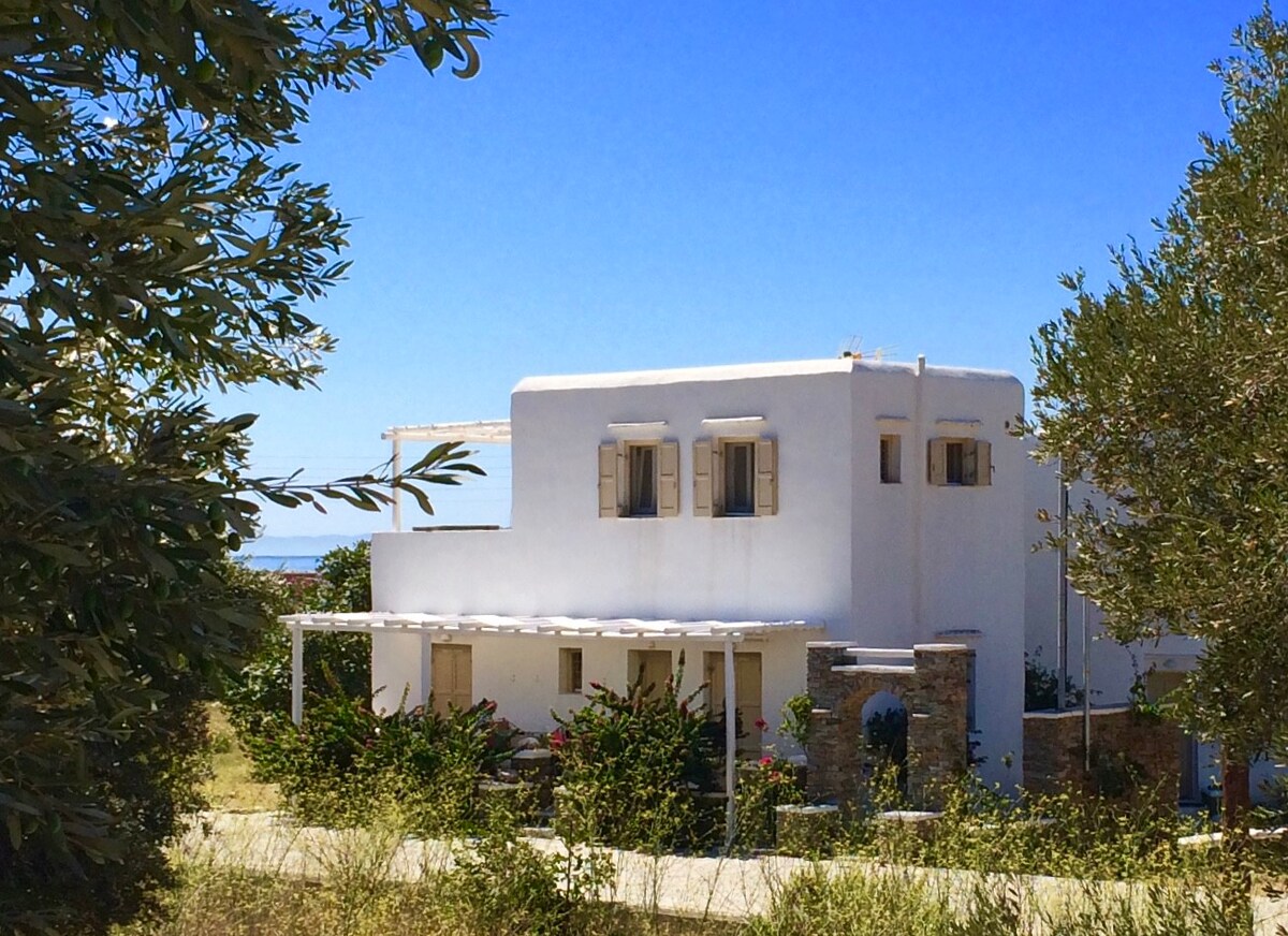 SIFNOS Beachhouse, Platis Gialos -Blue Island Yoga