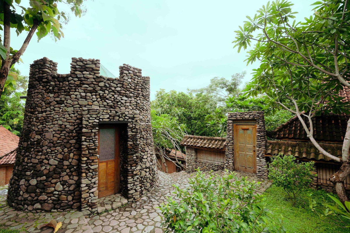 Teak Wood Villa with Carving and Art Gallery