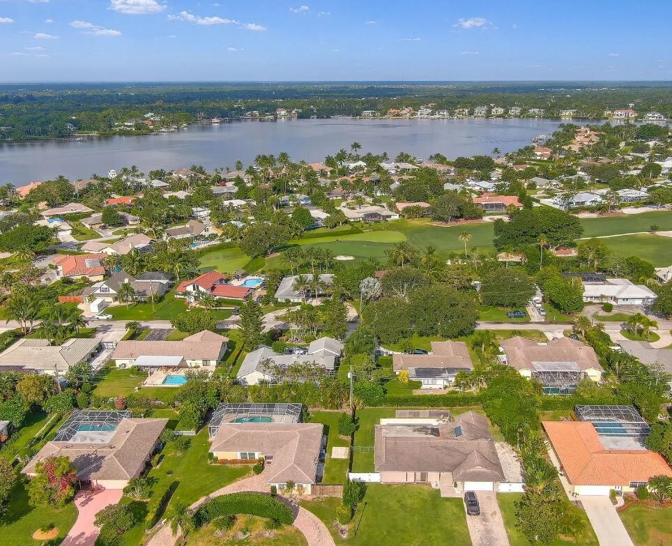 Tequesta Country Club 4 Br Pool Home