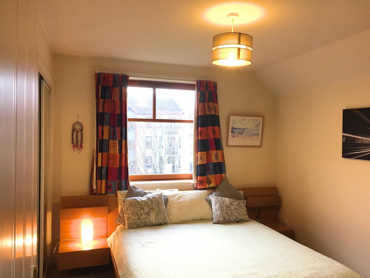 Beautiful ensuite near centre with free parking