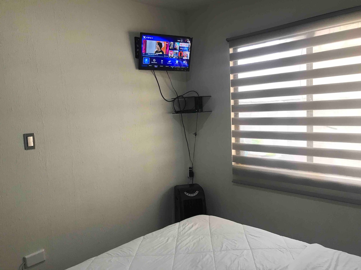 Casa confortable con A/C, cerca de plaza Vía Alta!