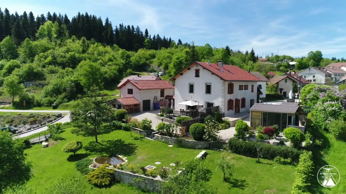 独具特色的房子，汝拉山（ Mont Jura ）景观