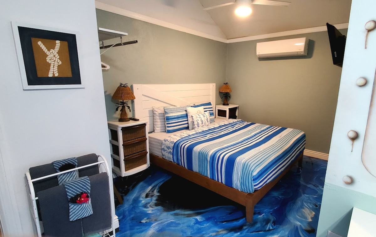 "Dive Shop" Guesthouse, Easy Walk to Beach, Kayaks