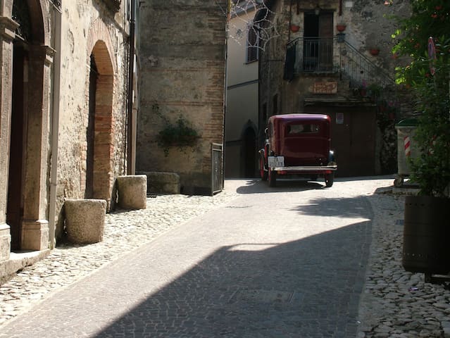Castel Di Tora的民宿