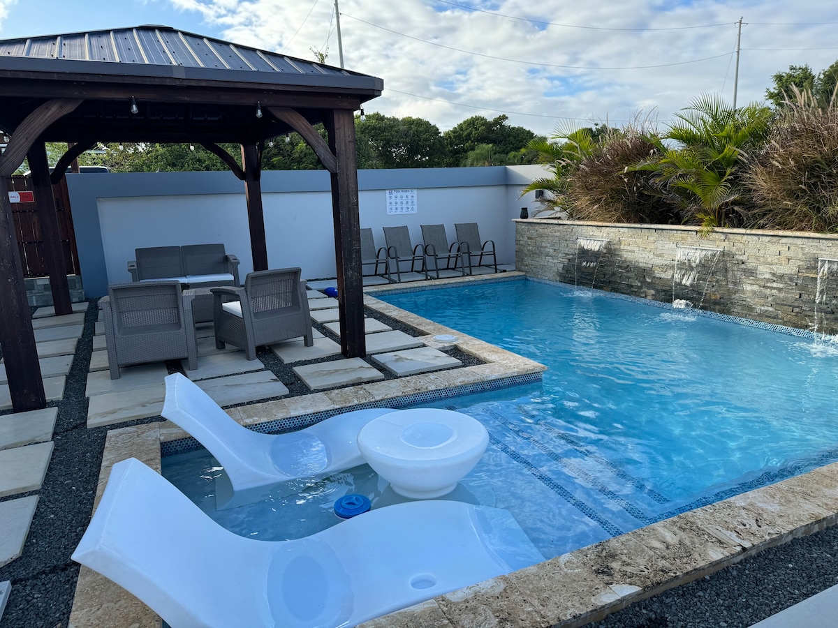 Sunset Coast Loft 1 Luxury Pool & Rooftop Hot tub