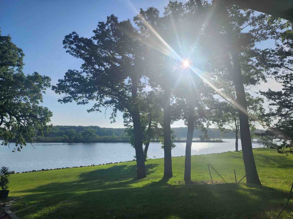 Lake Cottage of Contentment-Lower Level Apartment