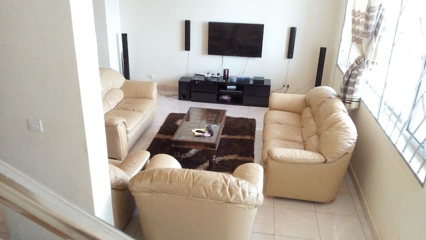 Entire 2 Bedroom Elegant Apartment, Views