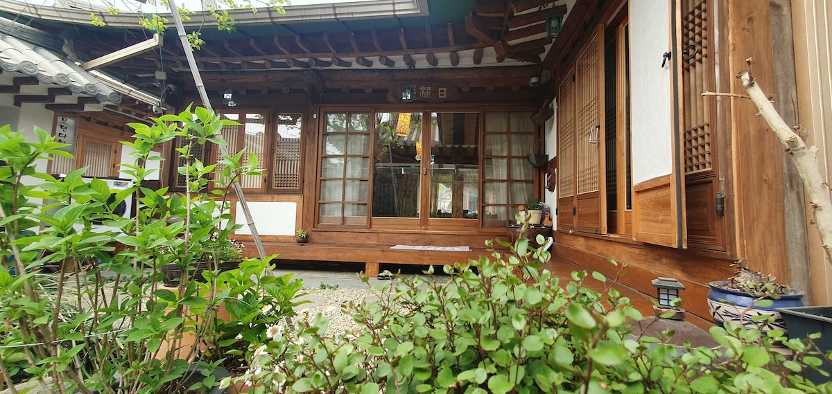 独立房屋（客厅、5间客房、5间卫生间） -位于全州韩屋村（ Jeonju Hanok Village ）带宽敞客厅的韩屋住宿
