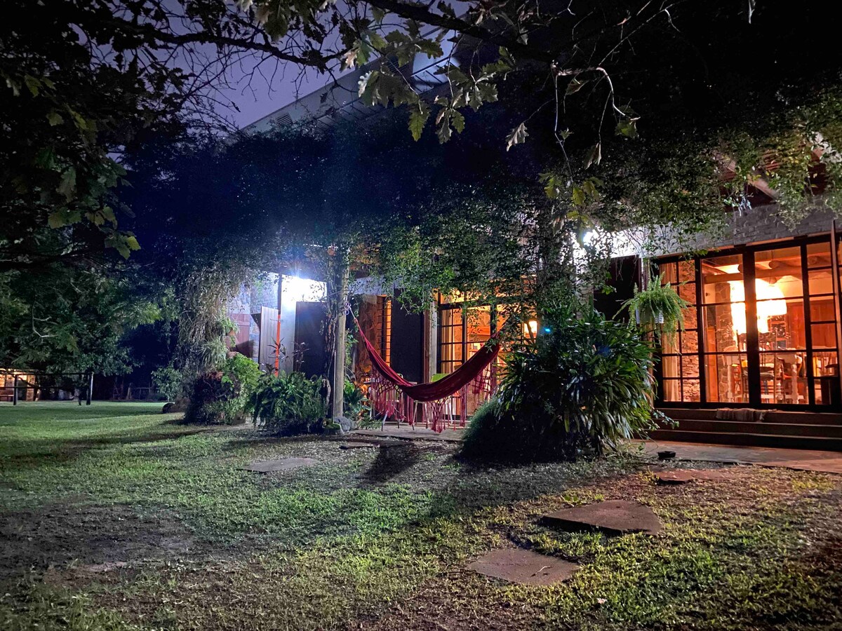 Hermosa casa de campo en chacra de nogales.