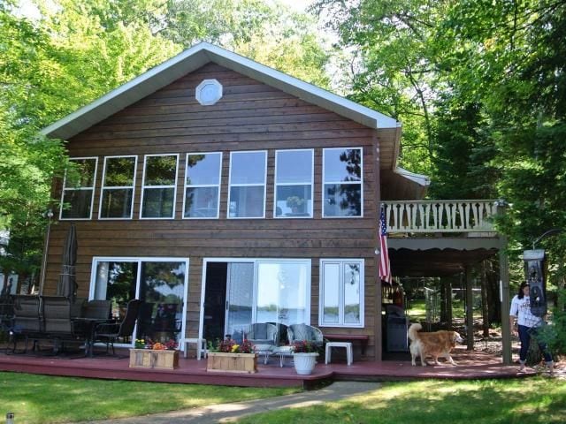 Three Lakes Home with a Lake view !