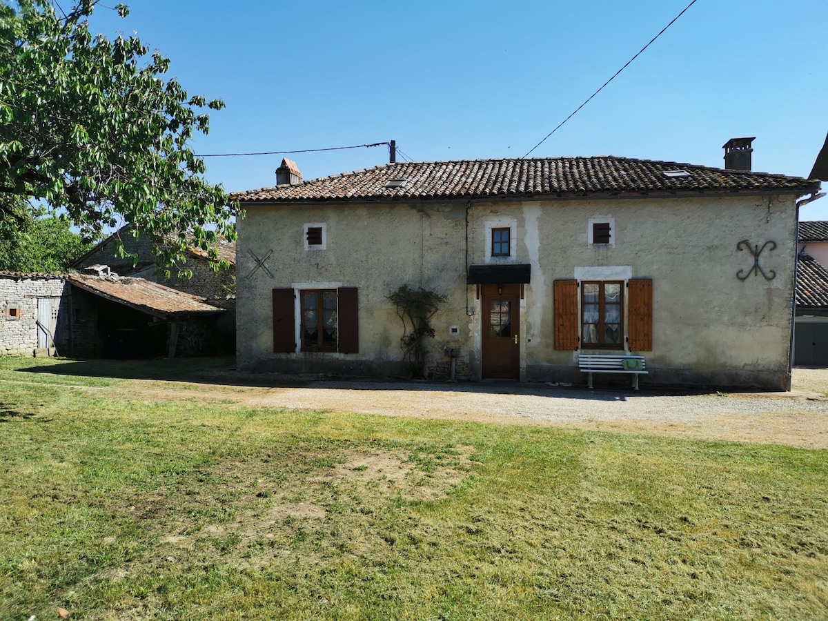 Maison chaleureuse en pierre et bois