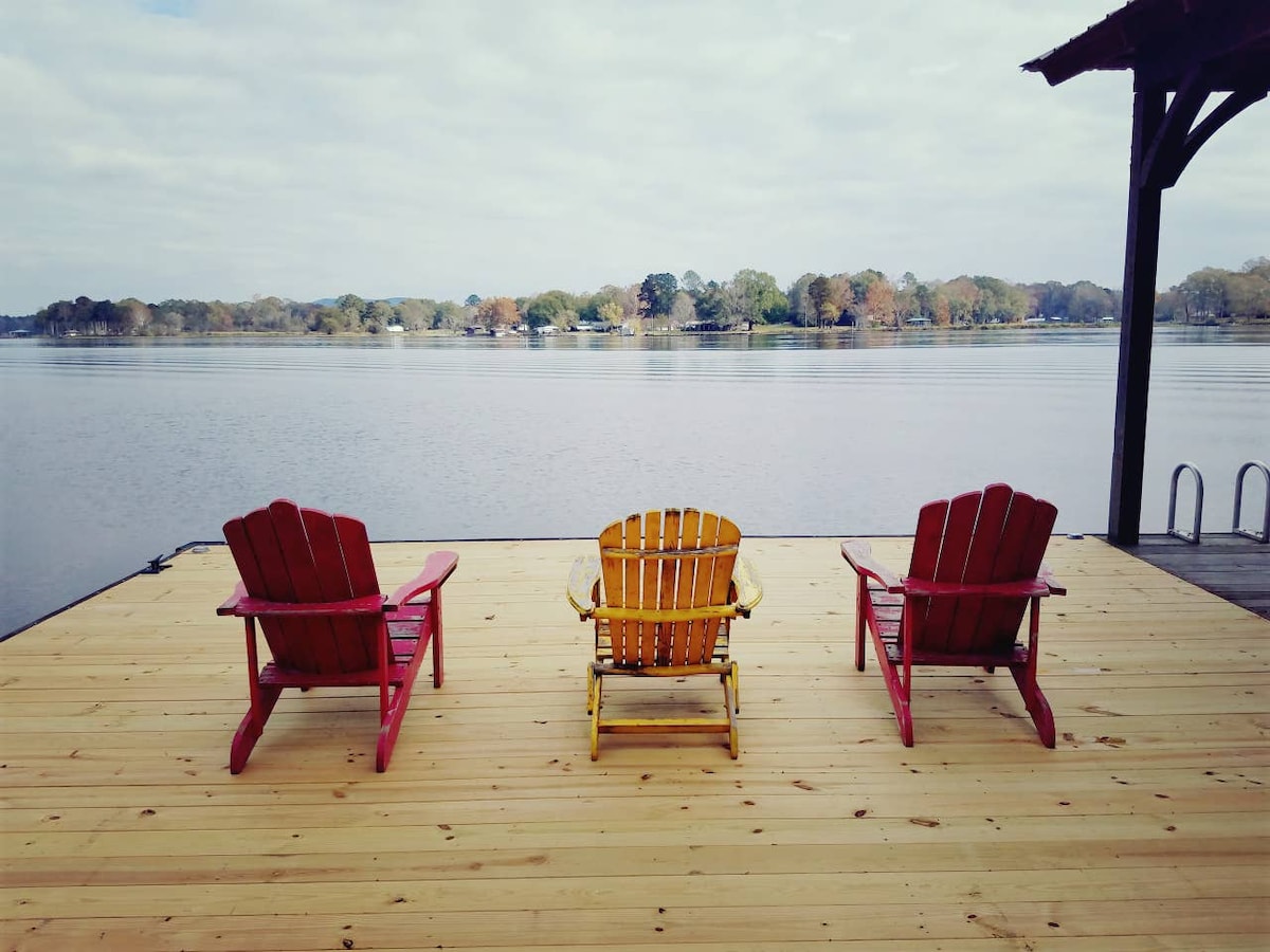 Lake house -main channel in private area -Hot tub