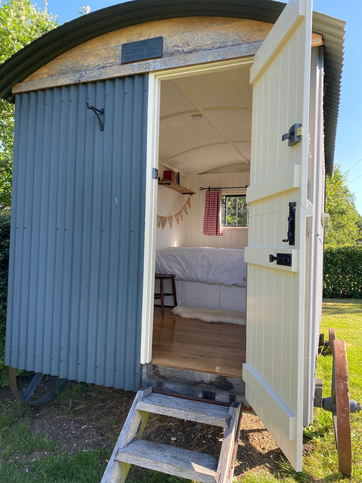 Peaceful Shepherds hut set in rural Suffolk