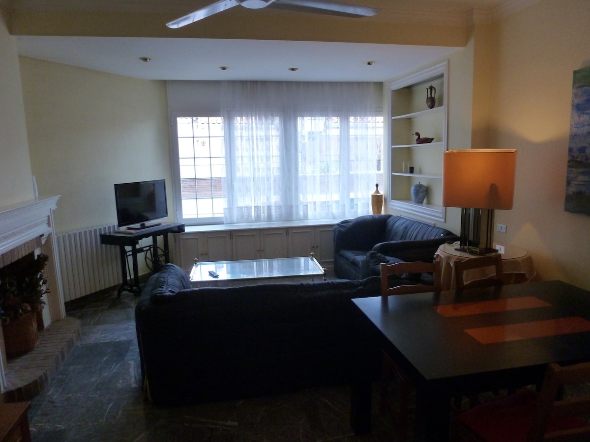 Lleida舒适公寓房间