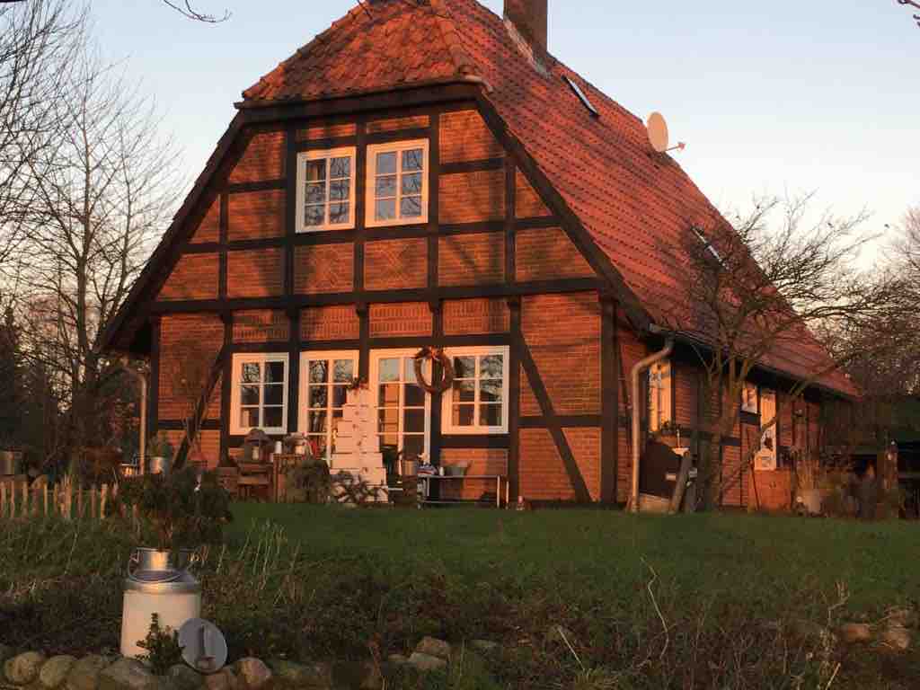 Ferienhaus "Fjordblick"半木屋an der Schlei