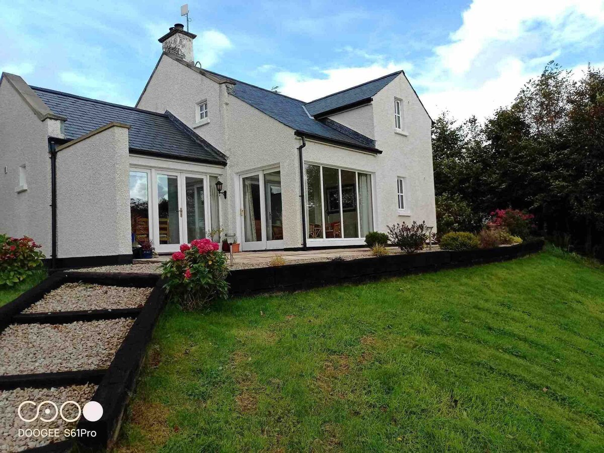 Lake house in Fermanagh Bluebell cottage