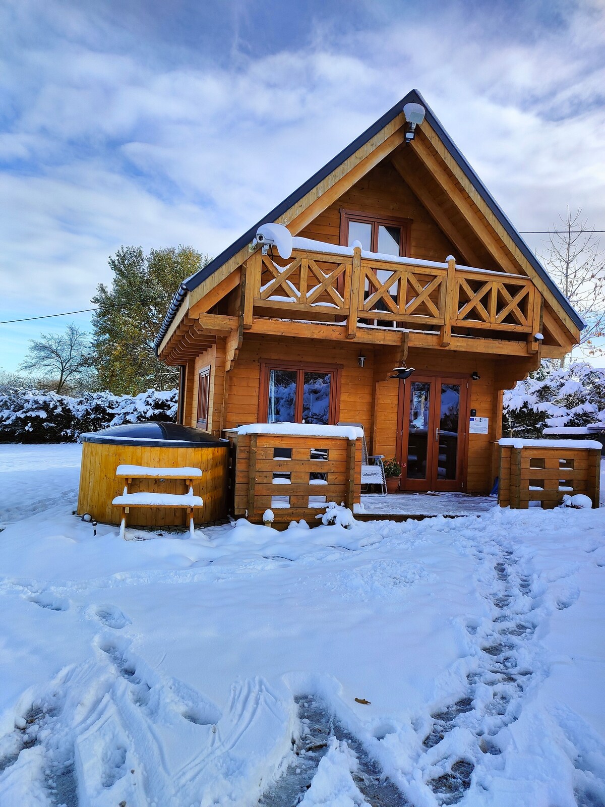 入住Dębowy Gaju的小屋，带包包