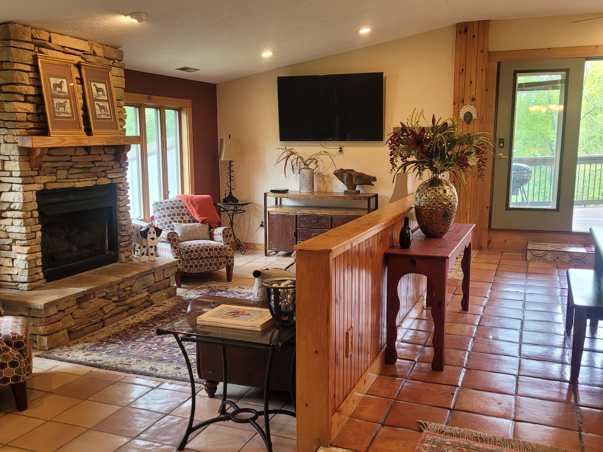 LuckyUs horse farm, hot tub, pet friendly