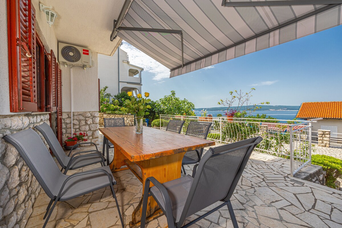 Comfy apartment with a terrace and sea view