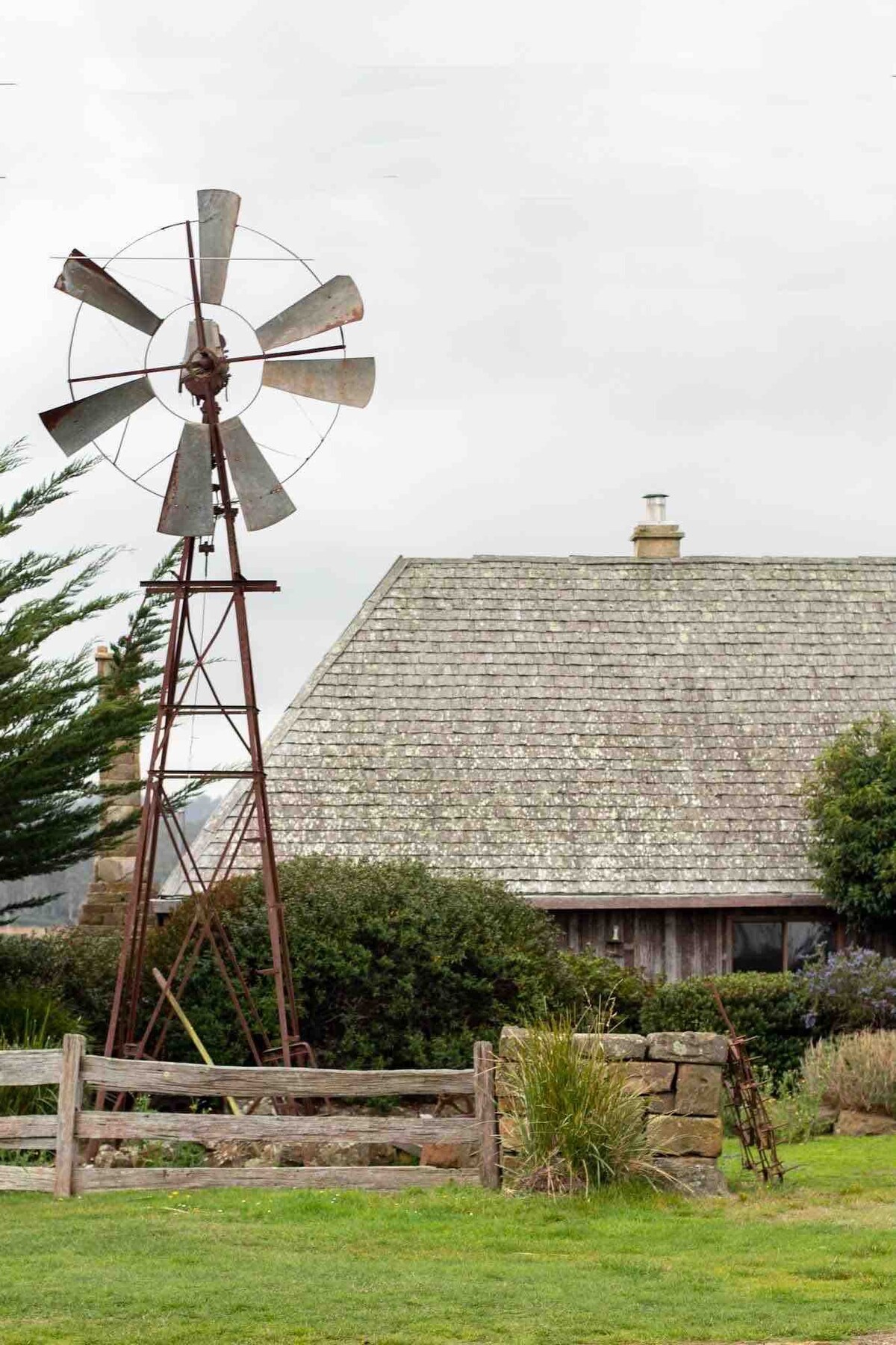 Fonthill stay ~ log cabin