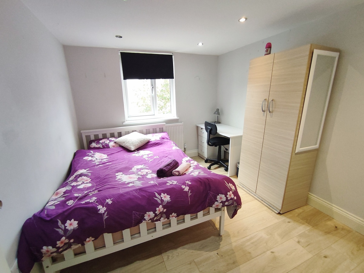 Bright Lovely Sustainable Modern Double Bed Room