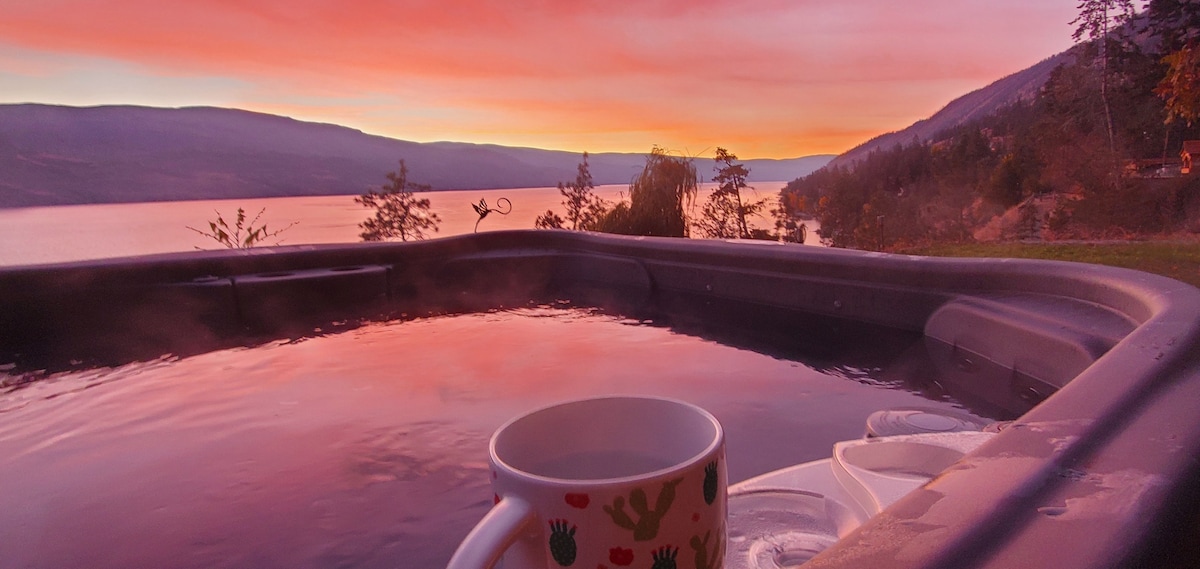 Peachland Lakefront Hummingbird Oasis.皮划艇/立式桨板