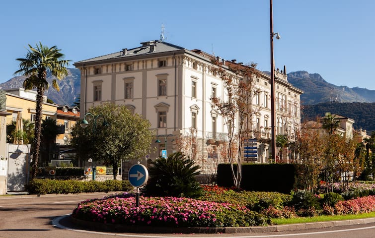 里瓦德尔加尔达 (Riva del Garda)的民宿